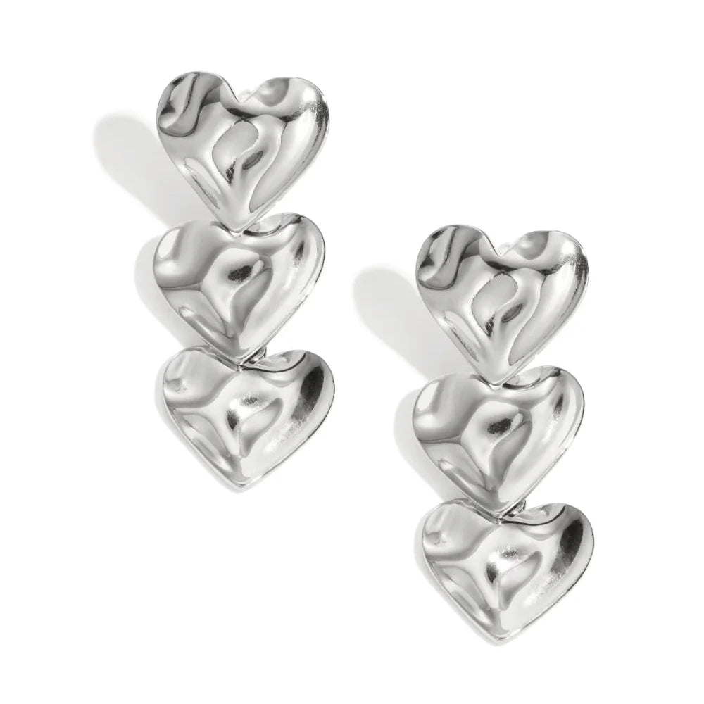 Heart Trio Earrings zilveren stainless steel oorbellen met drie hartjes