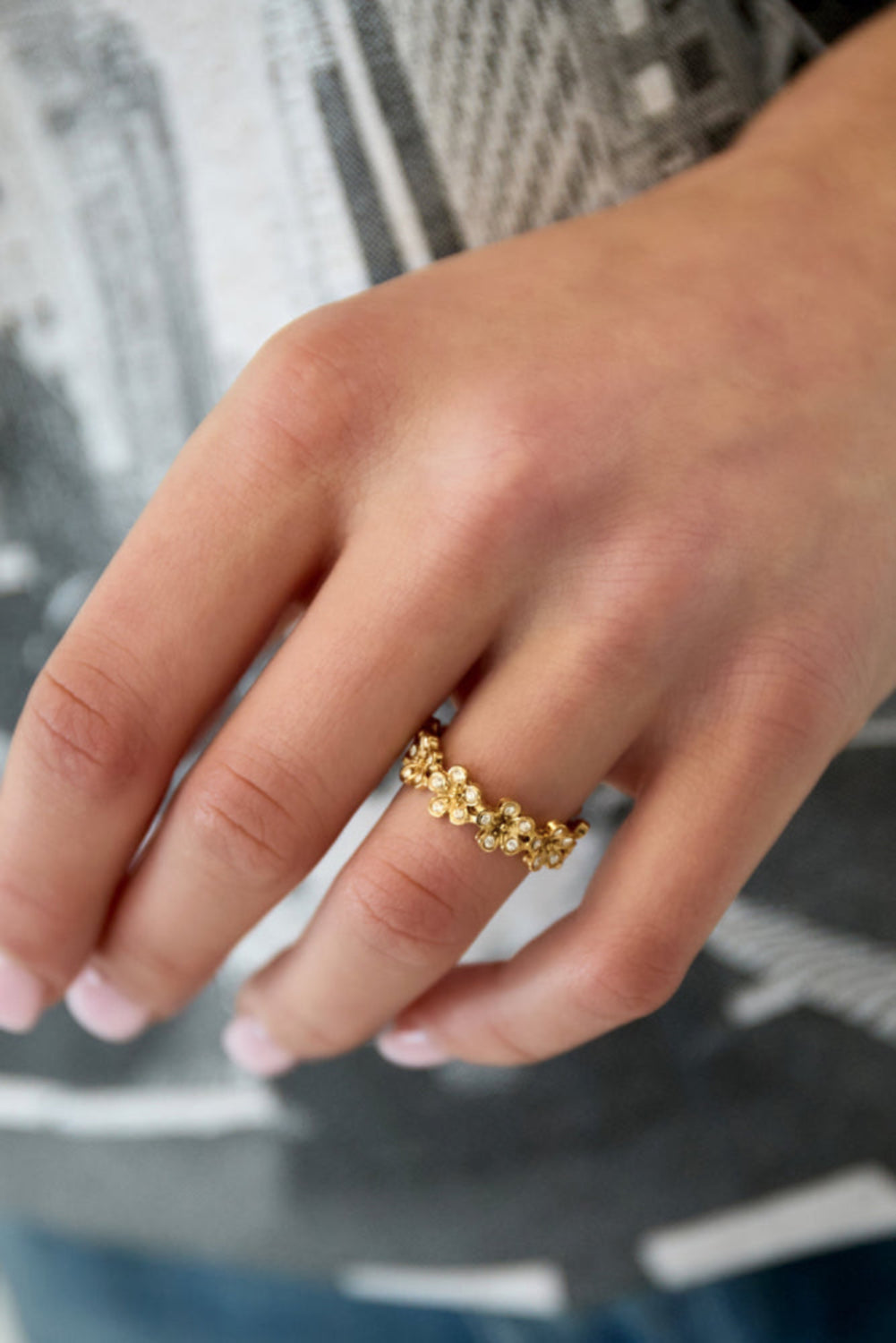 Daisy Ring gouden stainless steel ring met bloemetjesdesign en rhinestones
