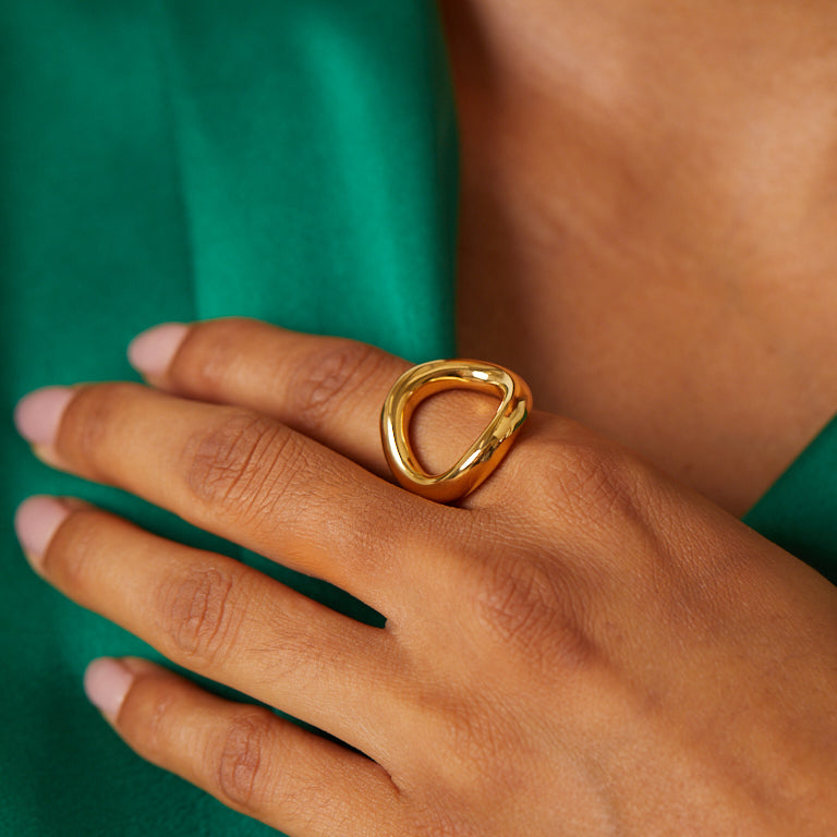 Open Circle Ring gouden stainless steel statementring met open cirkeldesign